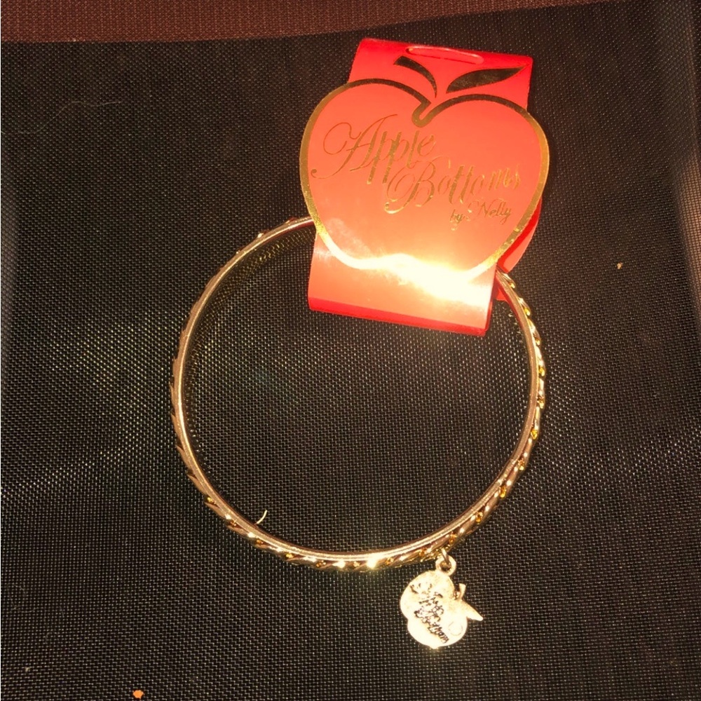 Apple Bottom Bracelet By Nelly. “Picked Fresh Daisy”